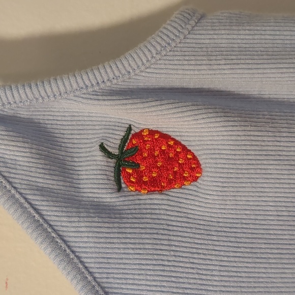 Strawberry 🍓 detail bodysuit - Picture 2 of 2
